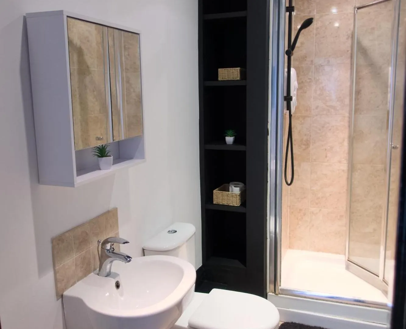 1 Bedroom Apartment - The Onyx Cheltenham 0*,  United Kingdom