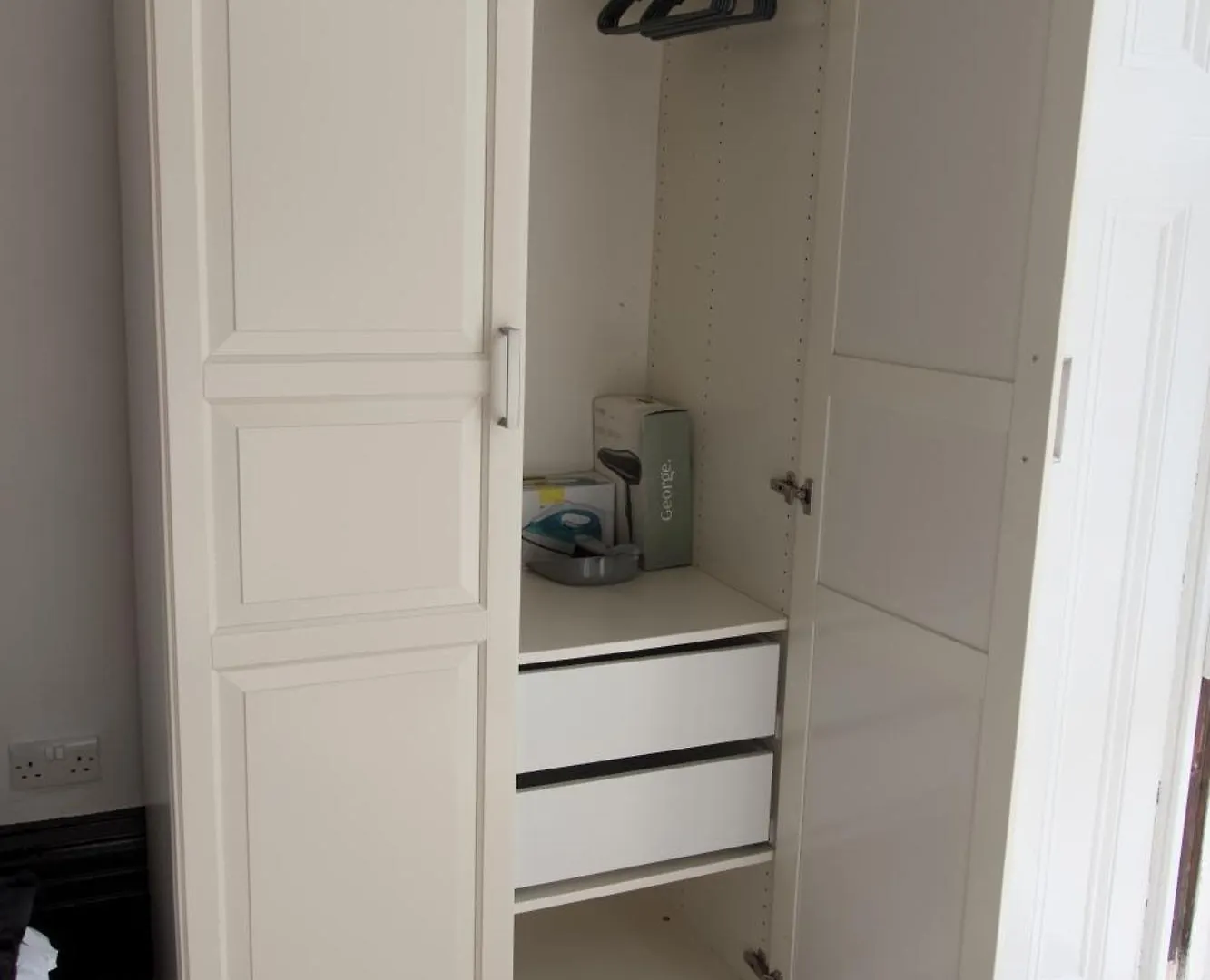1 Bedroom Apartment - The Onyx Cheltenham 0*,